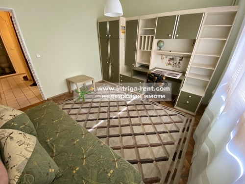 Трёхкомнатная квартира в аренду, расположенная в новом, полностью отремонтированном жилом доме в элитном квартале Любен Каравелов, г. Хасково.
