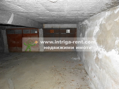 A three-room monolithic apartment with a detached garage located in the central part of the city of Haskovo.
