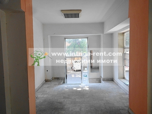 Commercial premises for rent, comprising a STORE FOR INDUSTRIAL GOODS, located in the central part of the city of Haskovo.
