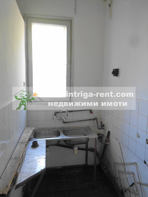 Commercial premises for rent, comprising a STORE FOR INDUSTRIAL GOODS, located in the central part of the city of Haskovo.