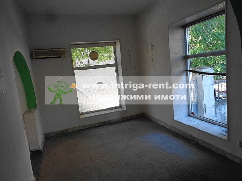 Commercial premises for rent, comprising a STORE FOR INDUSTRIAL GOODS, located in the central part of the city of Haskovo.