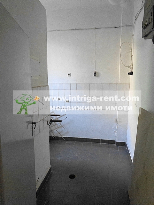 Commercial premises for rent, comprising a STORE FOR INDUSTRIAL GOODS, located in the central part of the city of Haskovo.
