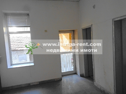Commercial premises for rent, comprising a STORE FOR INDUSTRIAL GOODS, located in the central part of the city of Haskovo.