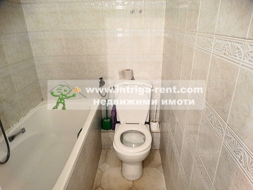 One-room monolithic apartment for rent - studio, located in the elite Druzhba district of Haskovo.