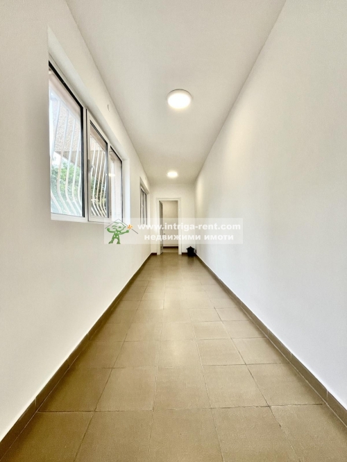A representative, exceptionally attractive industrial goods shop located in the prime center of the town of Haskovo.