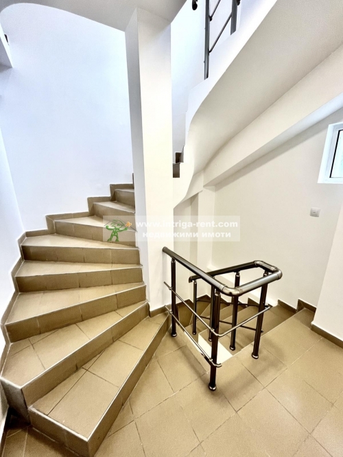 A representative, exceptionally attractive industrial goods shop located in the prime center of the town of Haskovo.