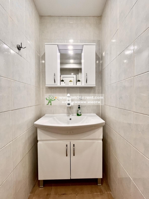A representative, exceptionally attractive industrial goods shop located in the prime center of the town of Haskovo.