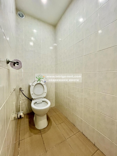A representative, exceptionally attractive industrial goods shop located in the prime center of the town of Haskovo.