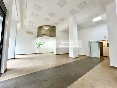 A representative, exceptionally attractive industrial goods shop located in the prime center of the town of Haskovo.