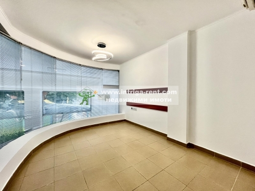 A representative, exceptionally attractive industrial goods shop located in the prime center of the town of Haskovo.